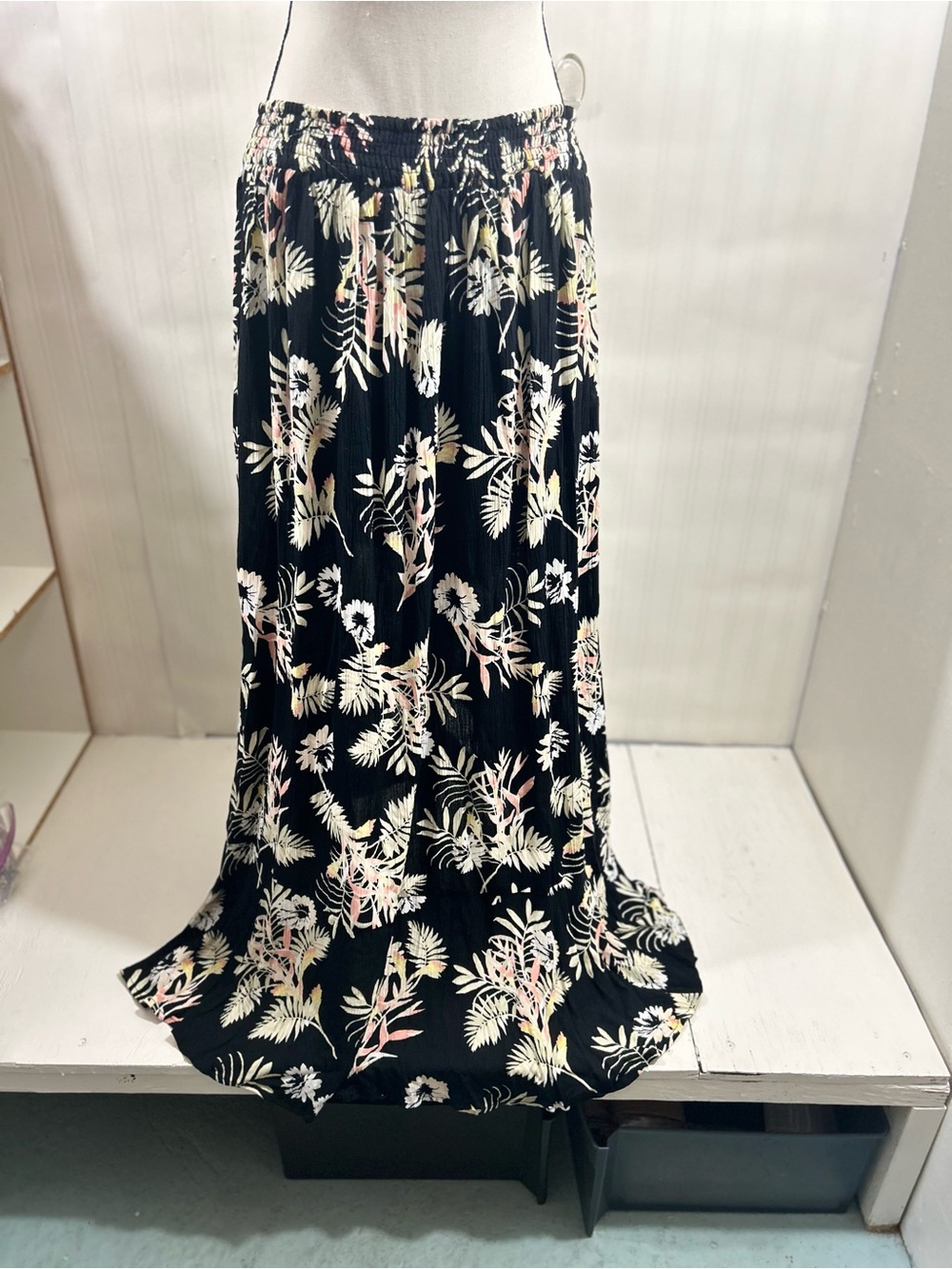 Black Floral Maxi Skirt - Lightweight Pleated Style